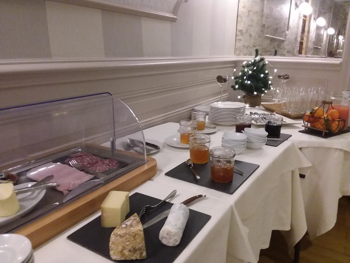 Hostellerie D'Heloise Logis Клюни Экстерьер фото